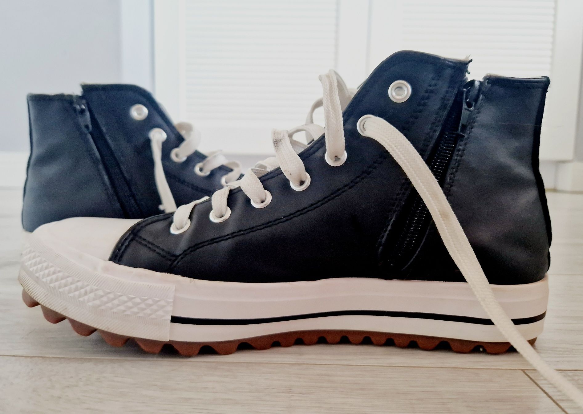 40 Reserved trampki adidasy sandaly boho