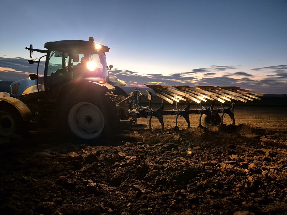 Wynajem maszyn rolniczych plug agregat siewny brona wirowa bezorkowiec