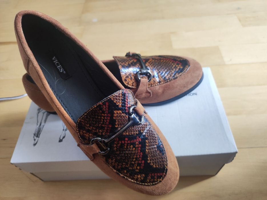 Buty mokasyny damskie brązowe z klamrą. Nowe bez metki