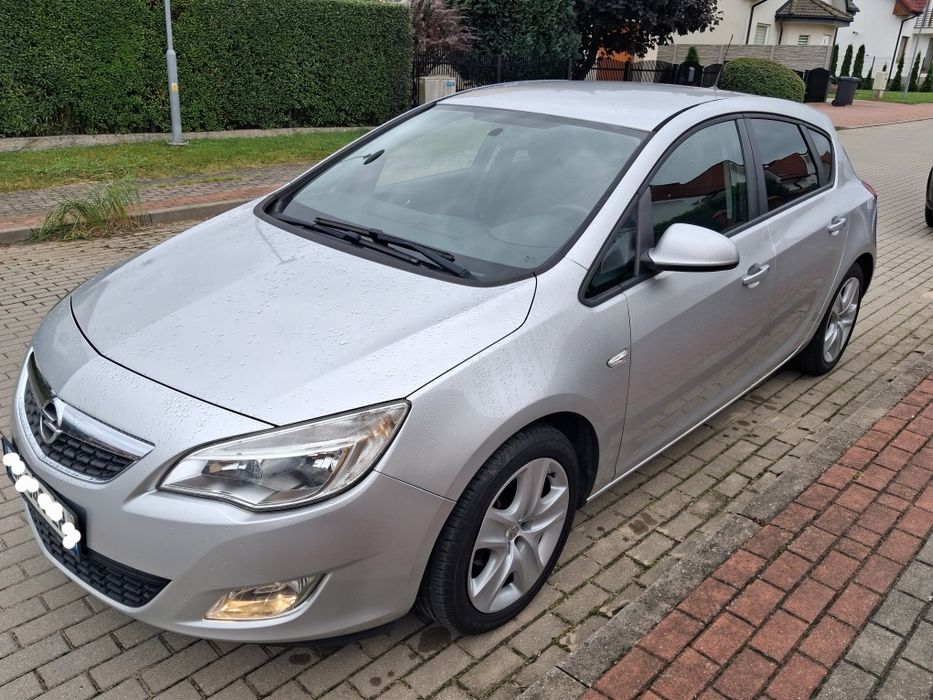 Opel Astra J 1.6 benz  z klimą elektryką 1 właściciel modell 2012