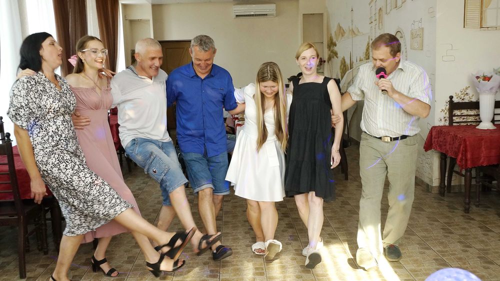 Ищу  ведущих праздников, творческих людей