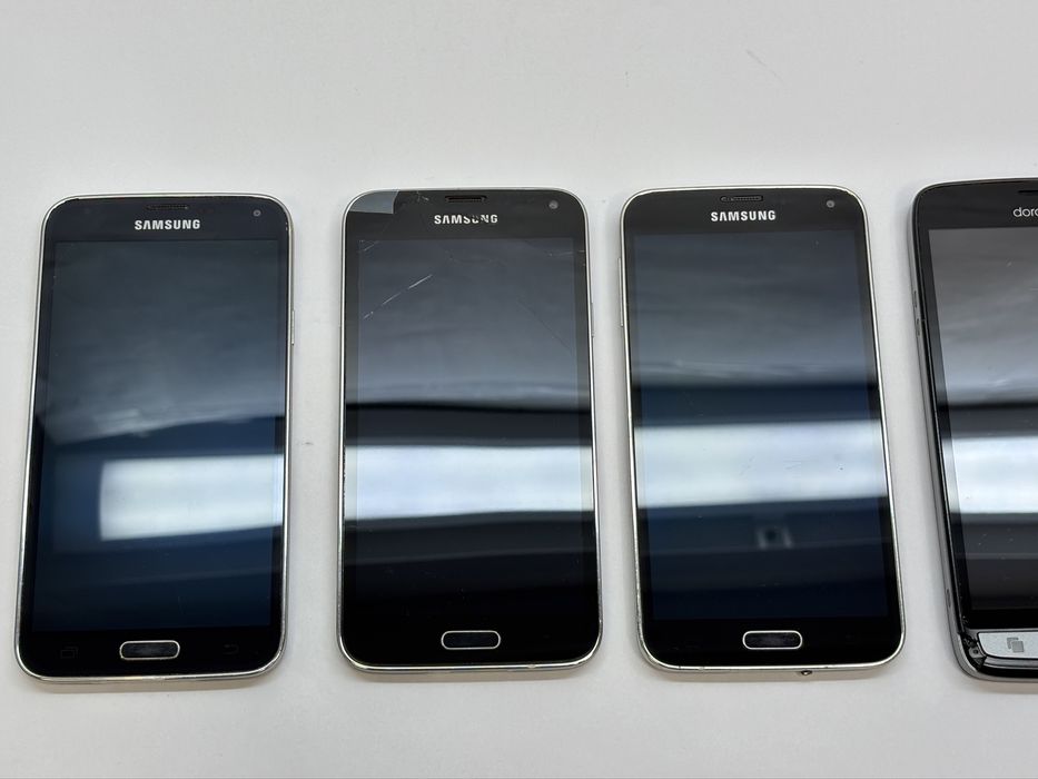 Zestaw 5 Smartfonów Samsung I doro