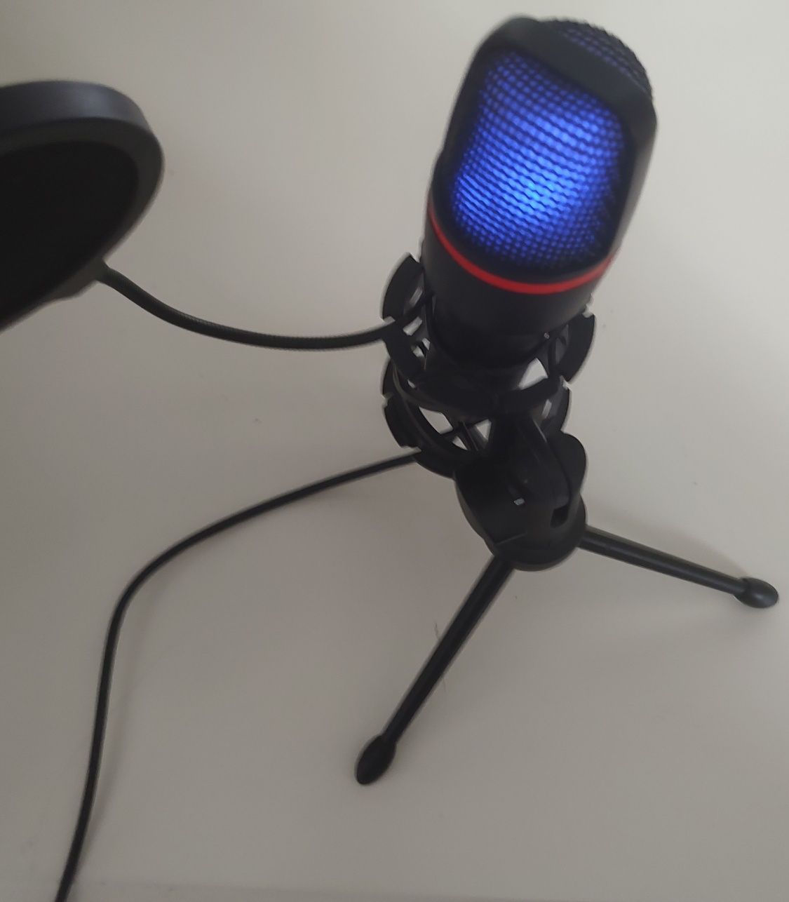 Mikrofon świecący z kablem