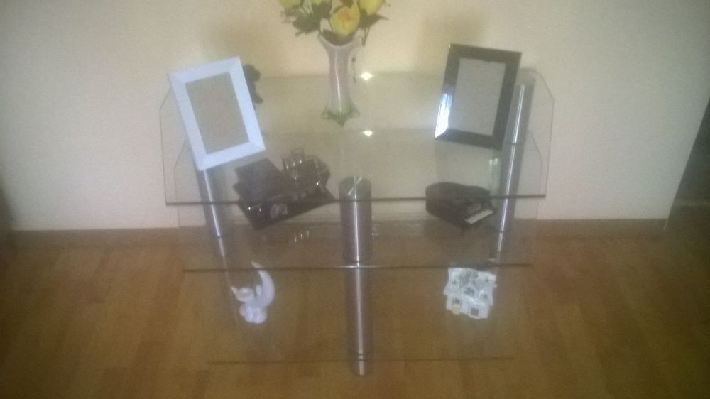 Stolik pod telewizor.