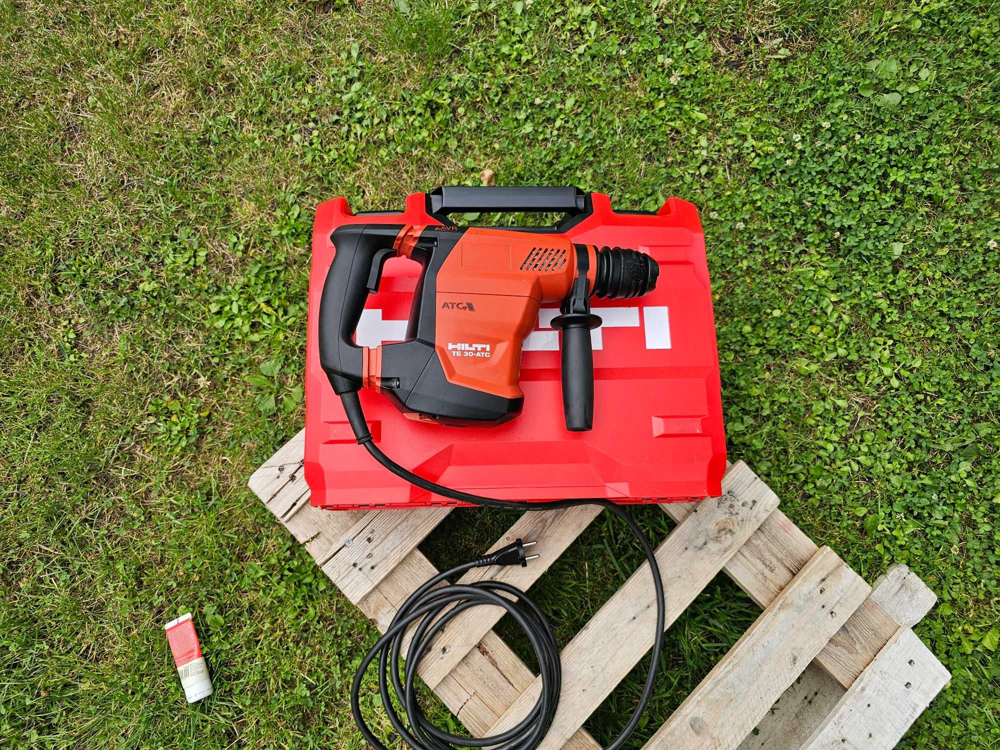 HILTI TE 30-ATC/AVR młotowiertarka z walizką FAKTURA