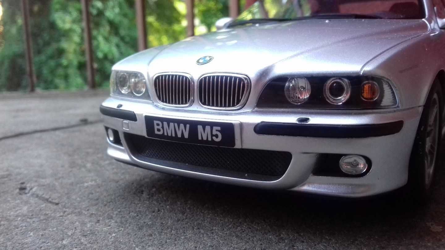 BMW 5 seria M5 E39 V8 Otto mobile models 1:18