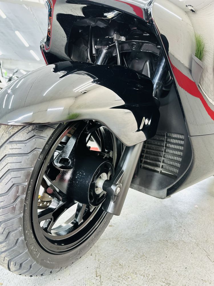 скутер Suzuki Skywave 250 в ідеальному стані тільки з Японії