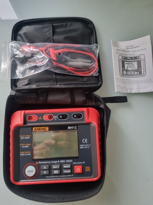 Cyfrowy miernik rezystancji izolacji.