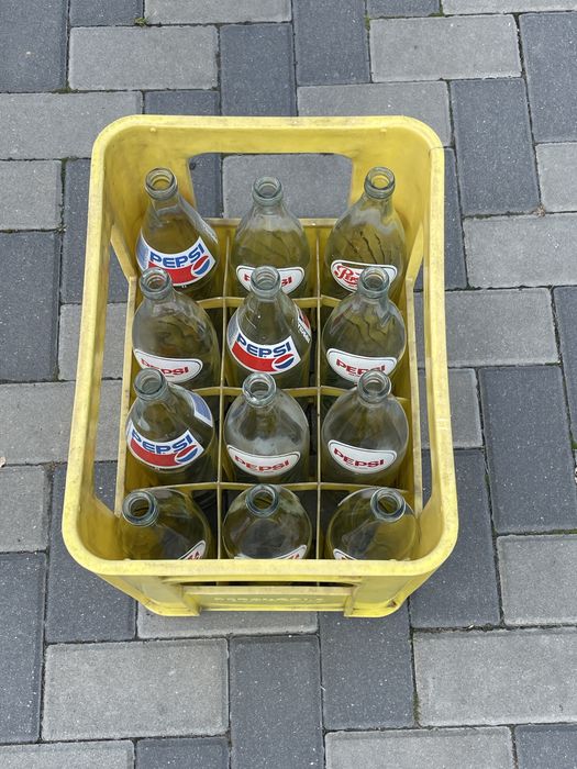 Pepsi Cola 1L PRL butelki z lat 80” razem ze skrzynką