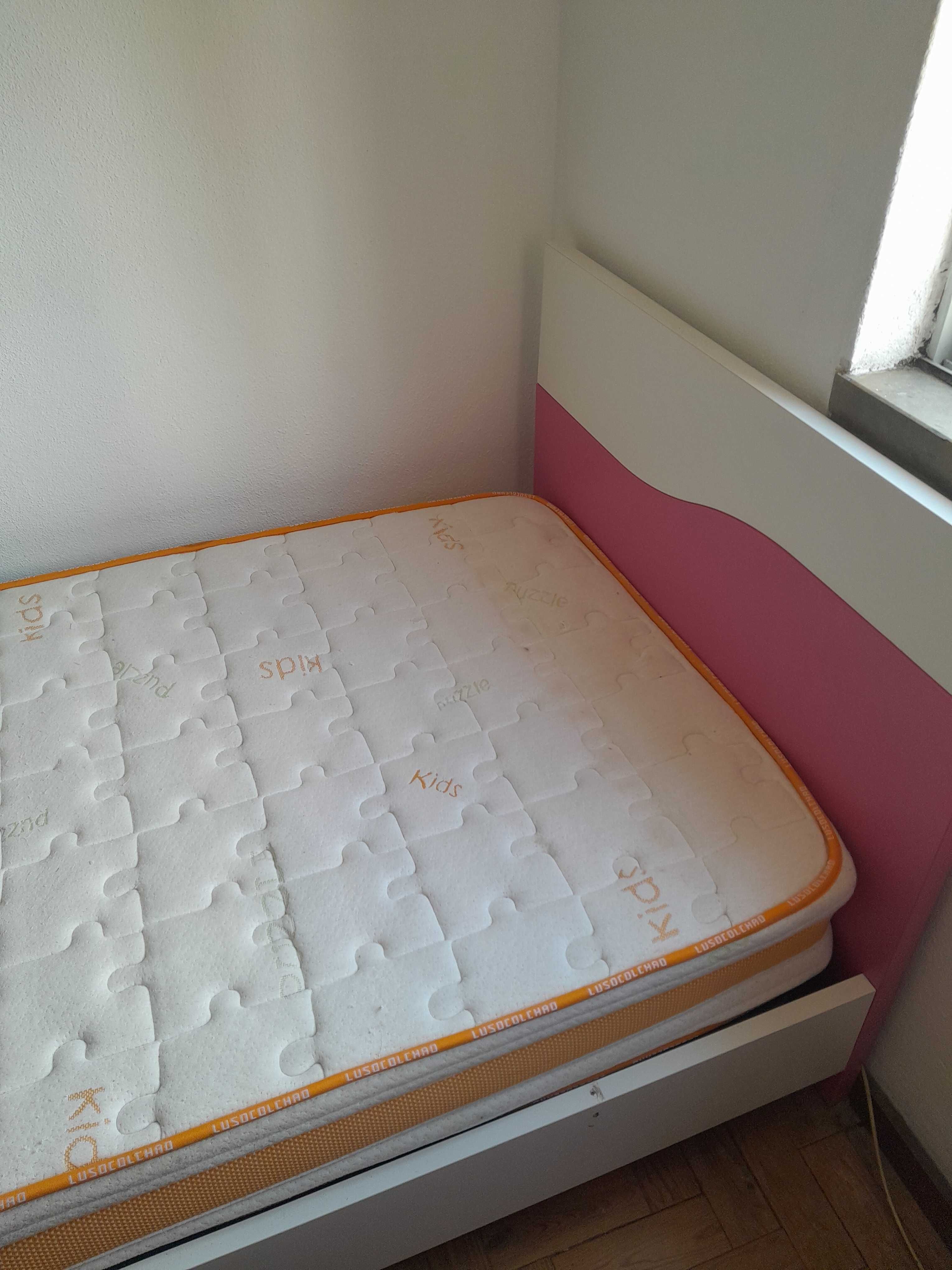 Cama de solteiro completo menina crianca