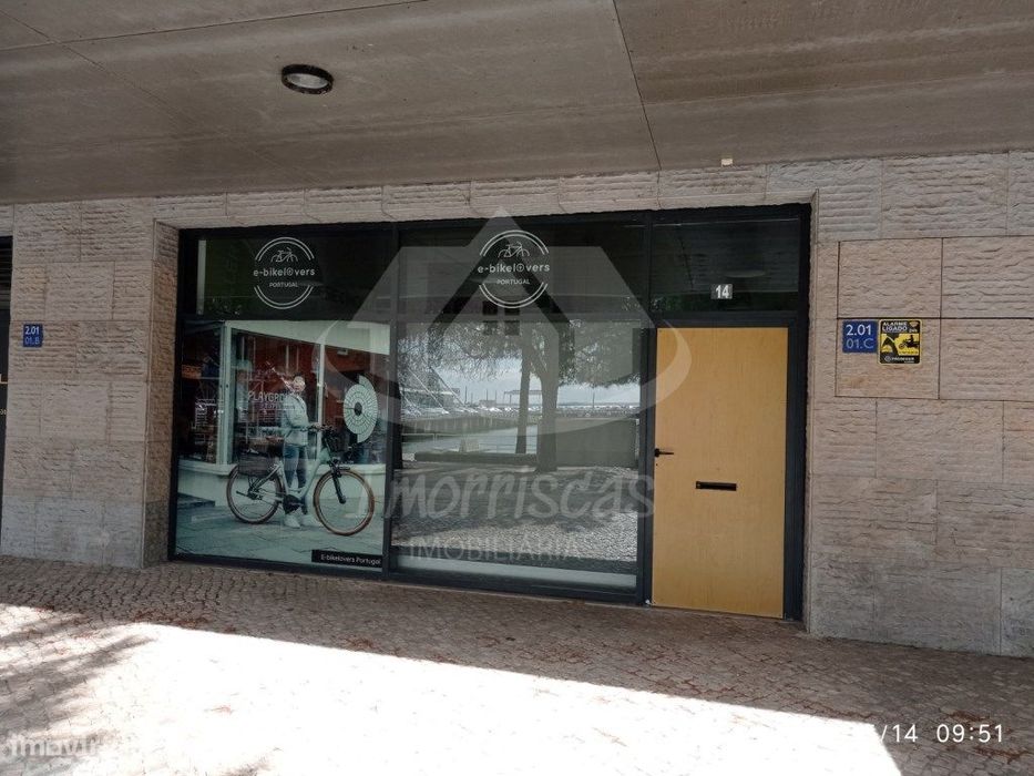 Loja para comércio com parqueamento na Marina do Parque das Nações