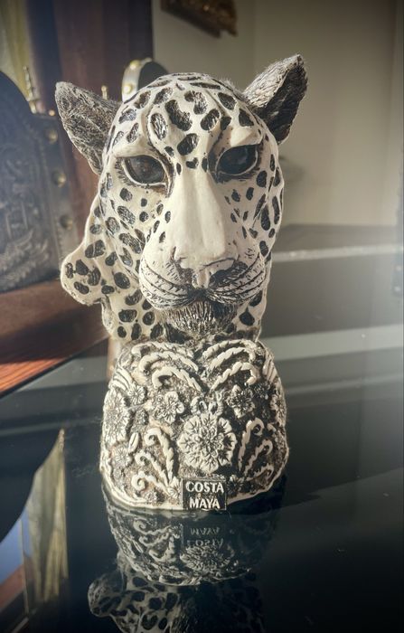 Escultura de Cabeça de Jaguar Mexicana