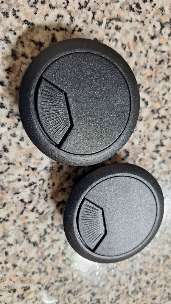 2 passa fios / cabos preto

Cor preto

Emcaixe 50mm diametro