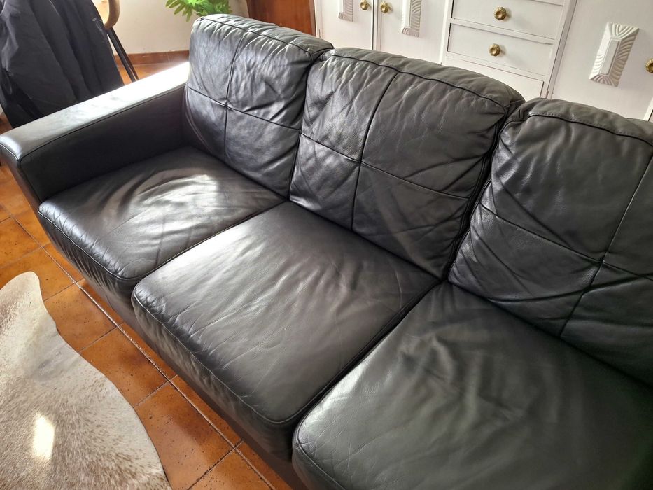 Sofa de 3 lugares em pele