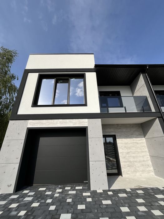 Продається дуплекс з гаражом. Земельна ділянка 5 сотих