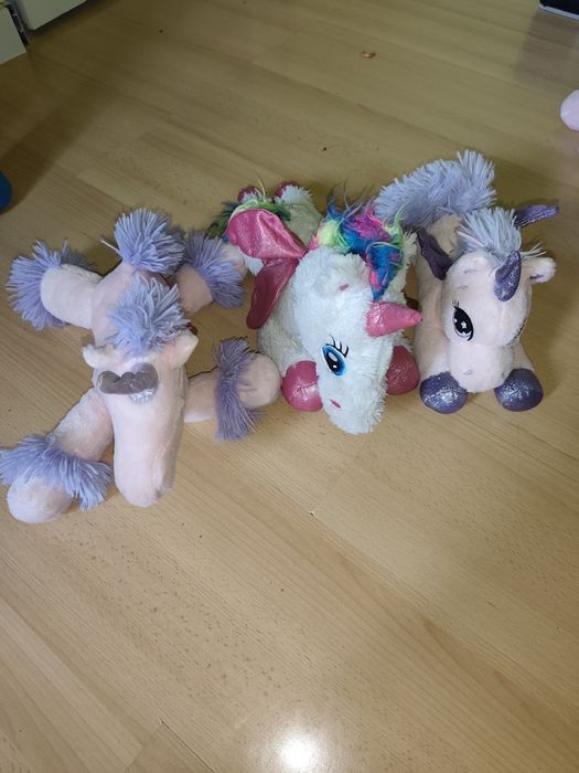 5 pluszowych  jednorozcow