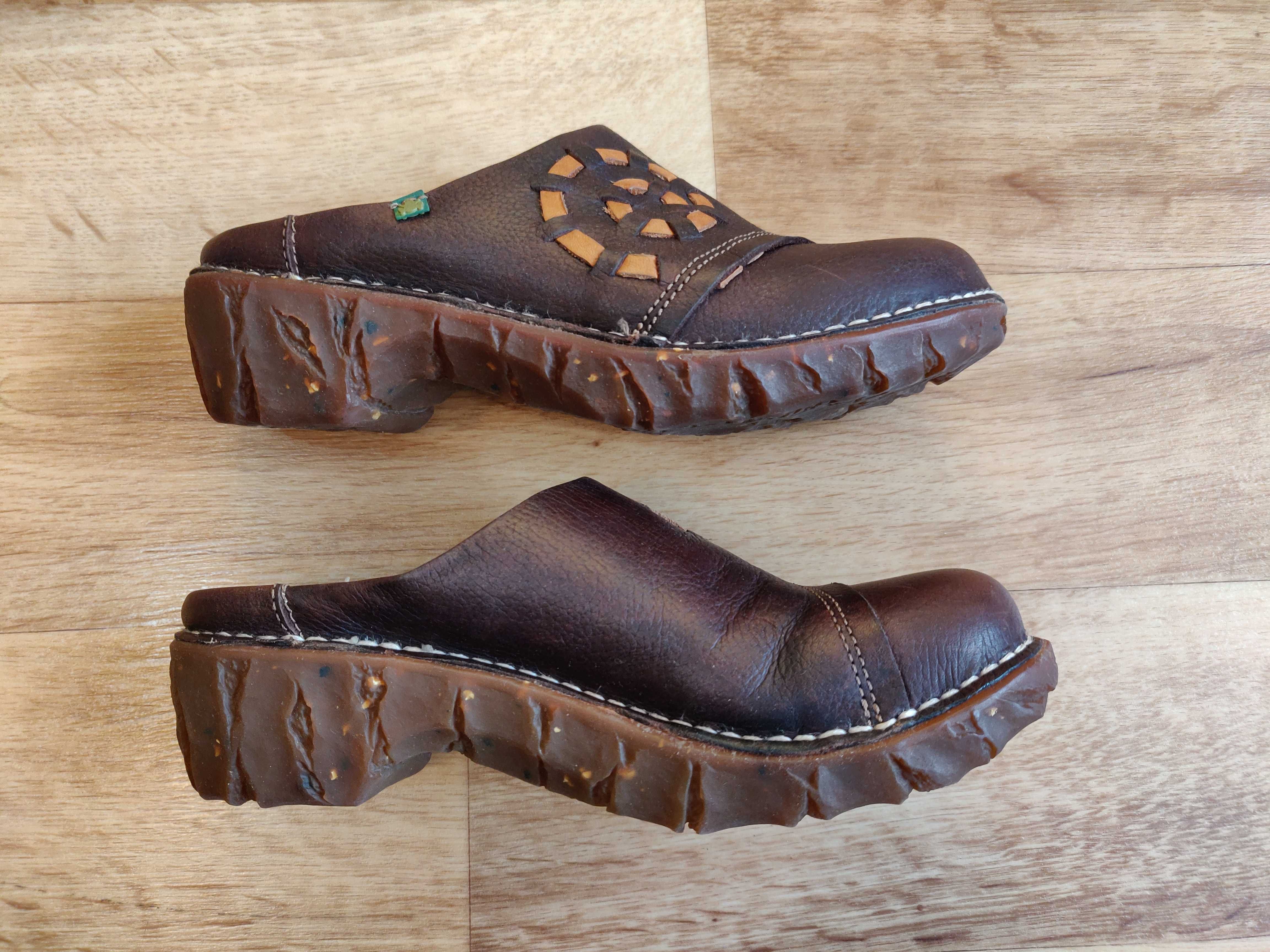 Туфлі сабо El Naturalista Yggdrasil Clogs (Іспанія).