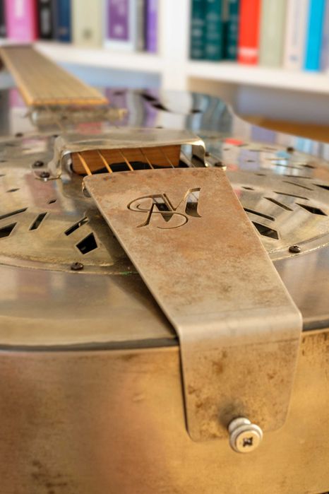 Guitarra Mule Resonator Tricone