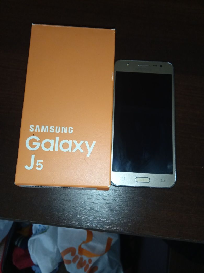 Продам Samsung galaxy j5