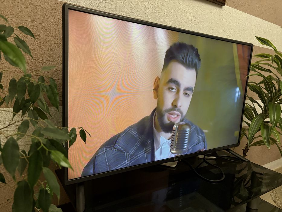 Телевізор LG 42FL5800