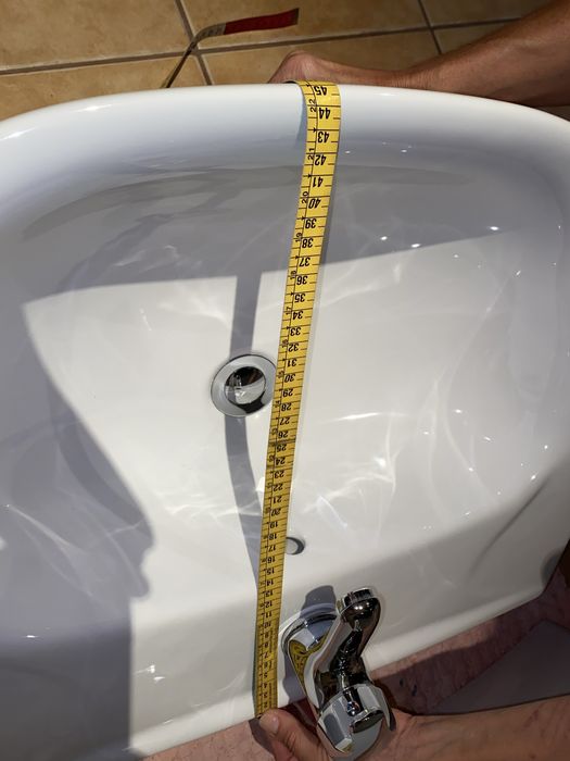 Lavatório branco marca Zoom