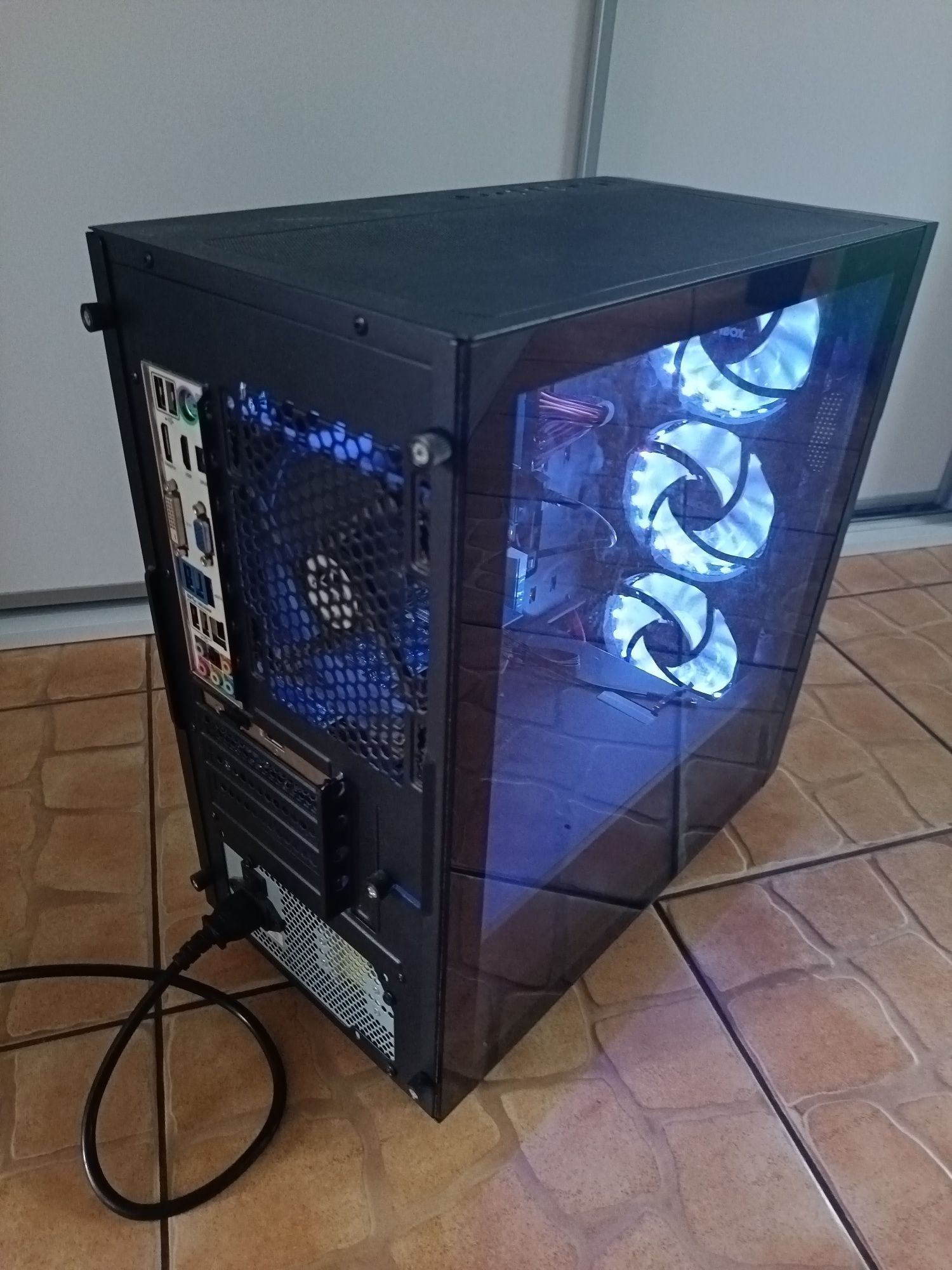 Komputer gamingowy I5 Intel NVIDIA 512 GB SSD LED