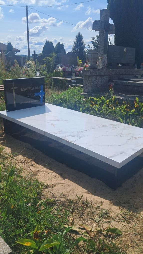 Nagrobek kompozyt 3100  zł z montażem.