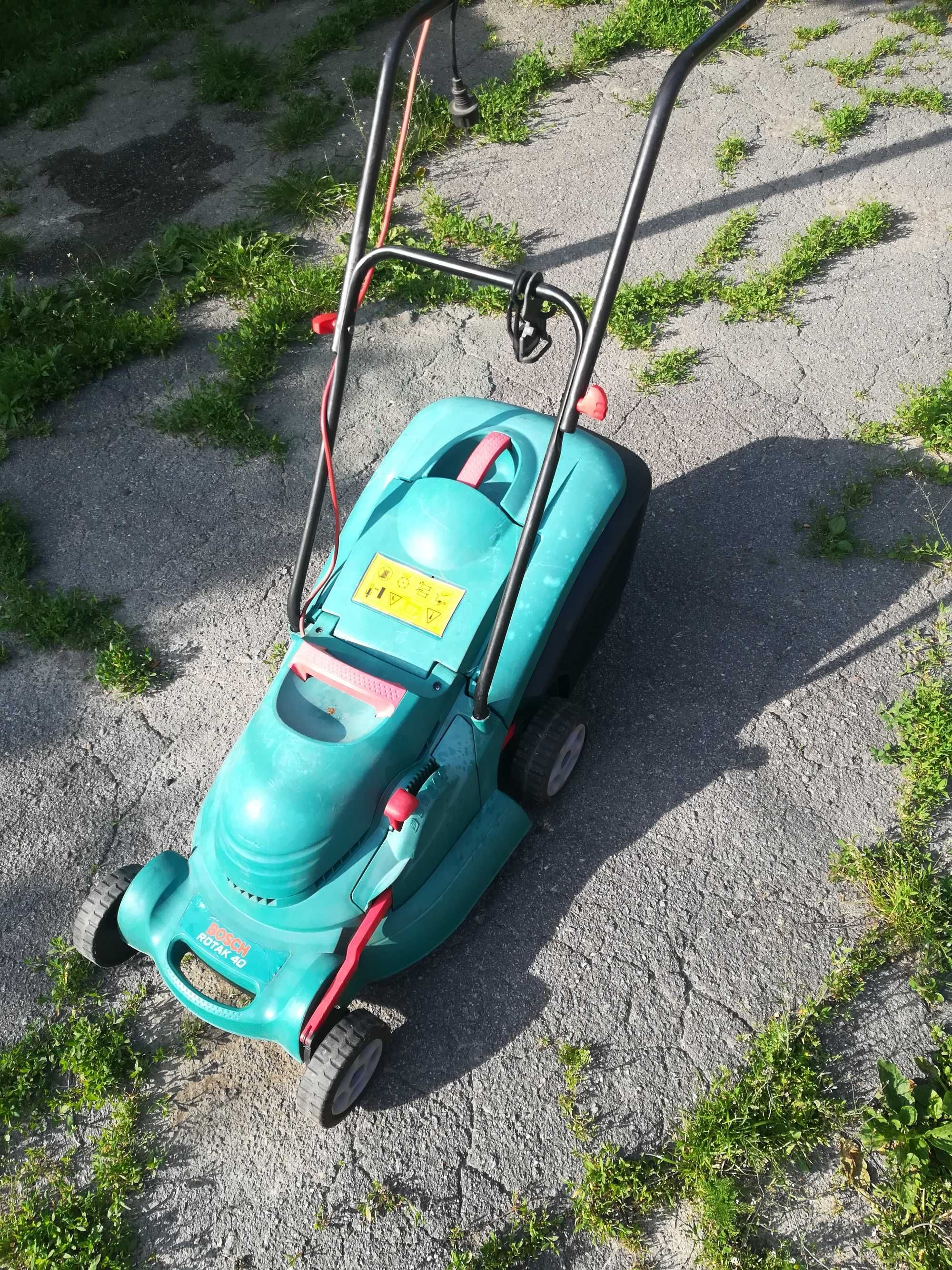 Газонокосарка електрична Bosch Rotac 40