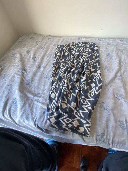 Camisa geometrica azul e bege