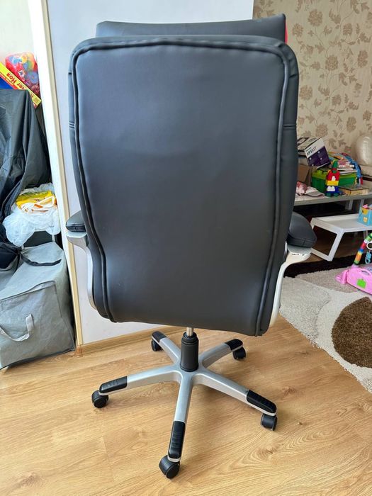 Компʼютерне, офісне крісло Styl Verona