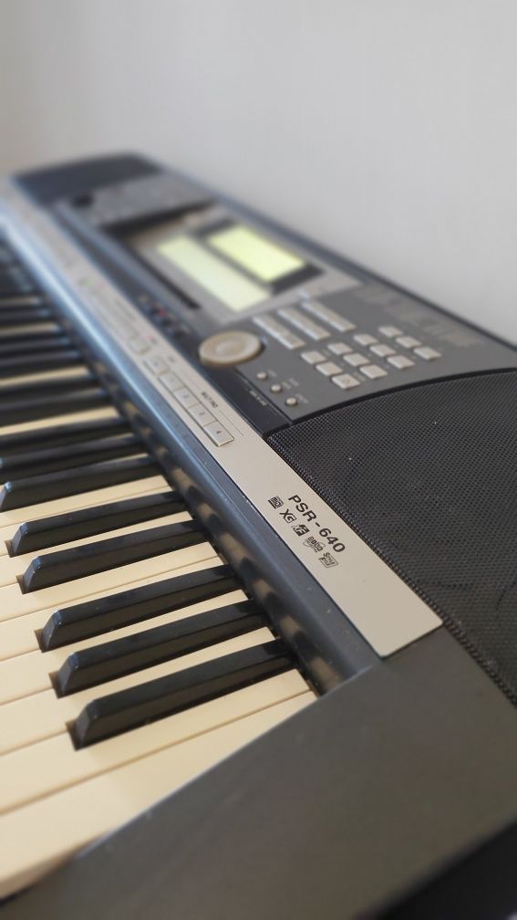 Синтезатор YAMAHA PSR-640