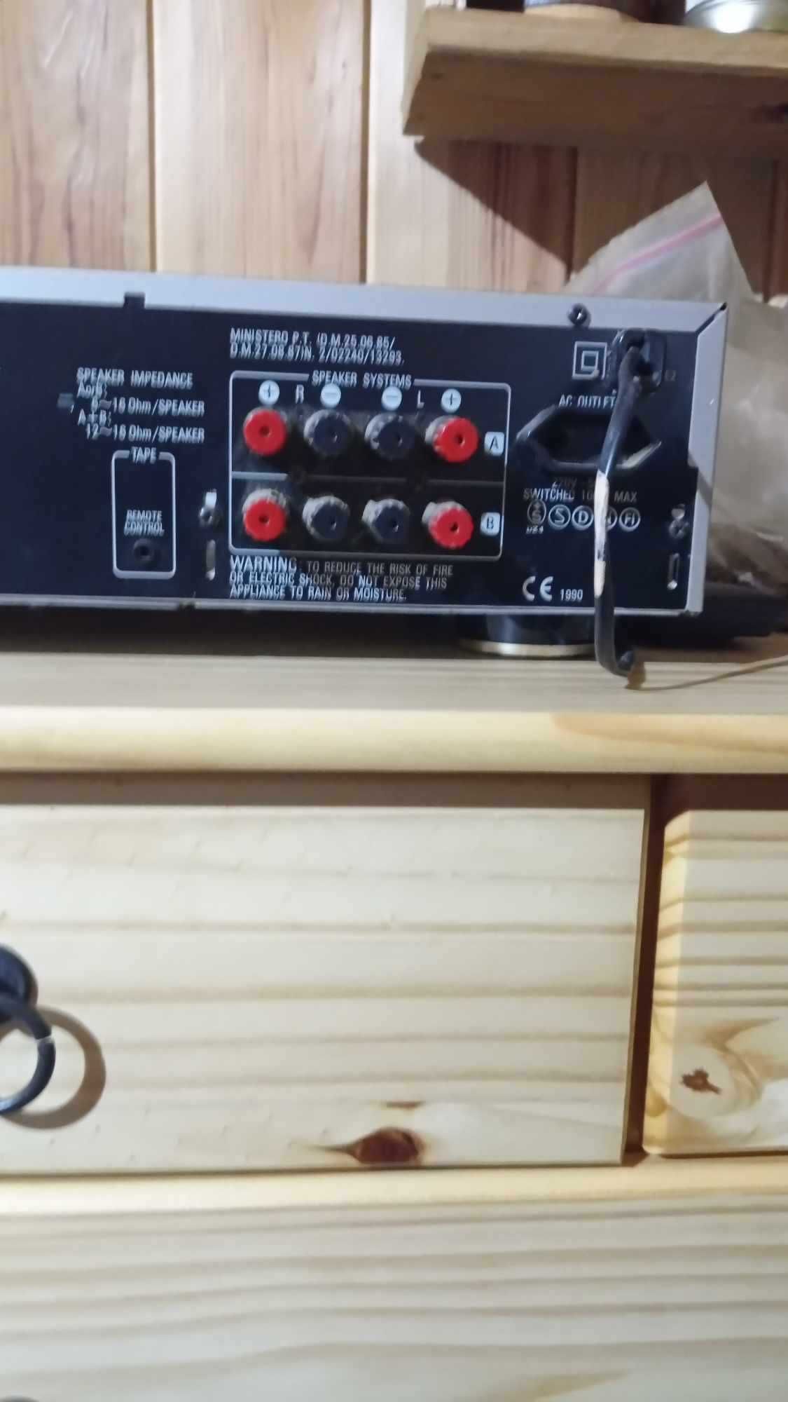 Amplituner Denon DRA 335 R.