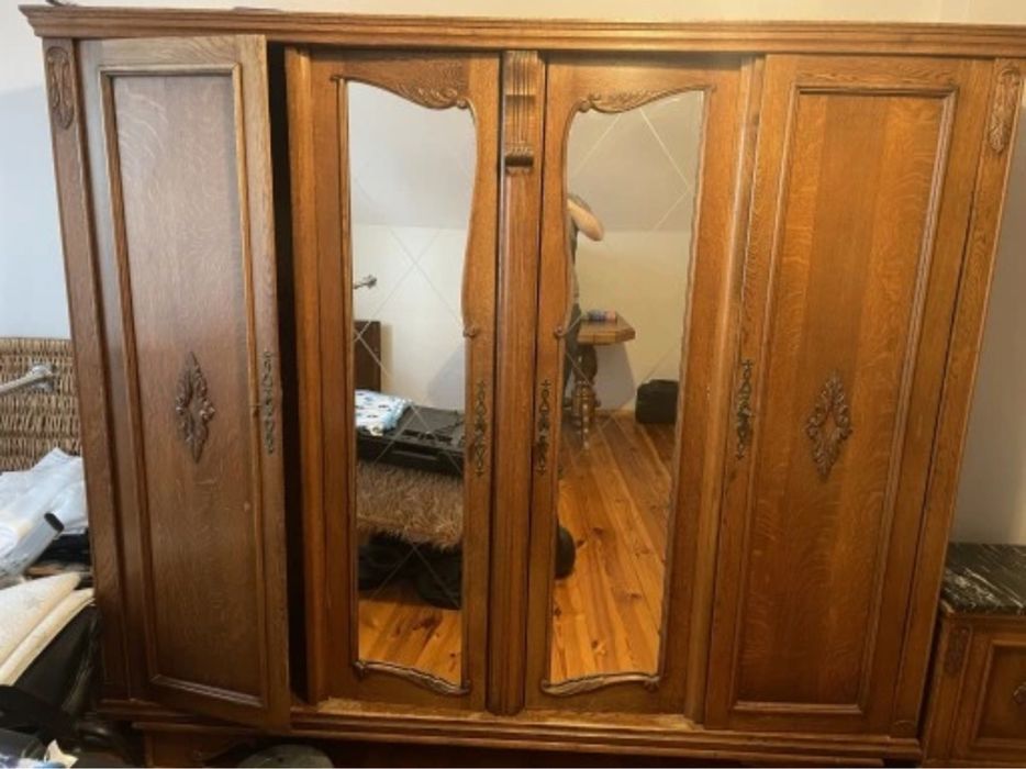 Komplet mebli do sypialni.