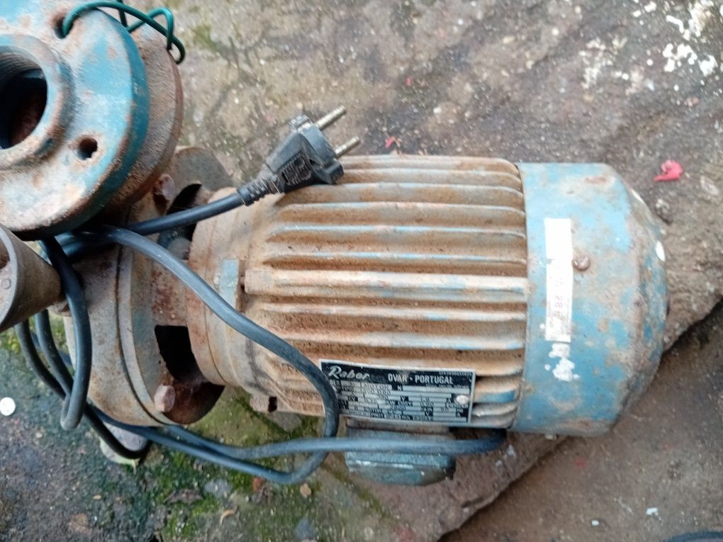 Vendo 3 motores dois trabalhaum bem o de 1,4 só precisa de uma bobine