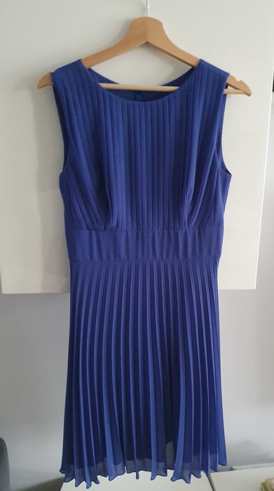 Niebieska plisowana sukienka