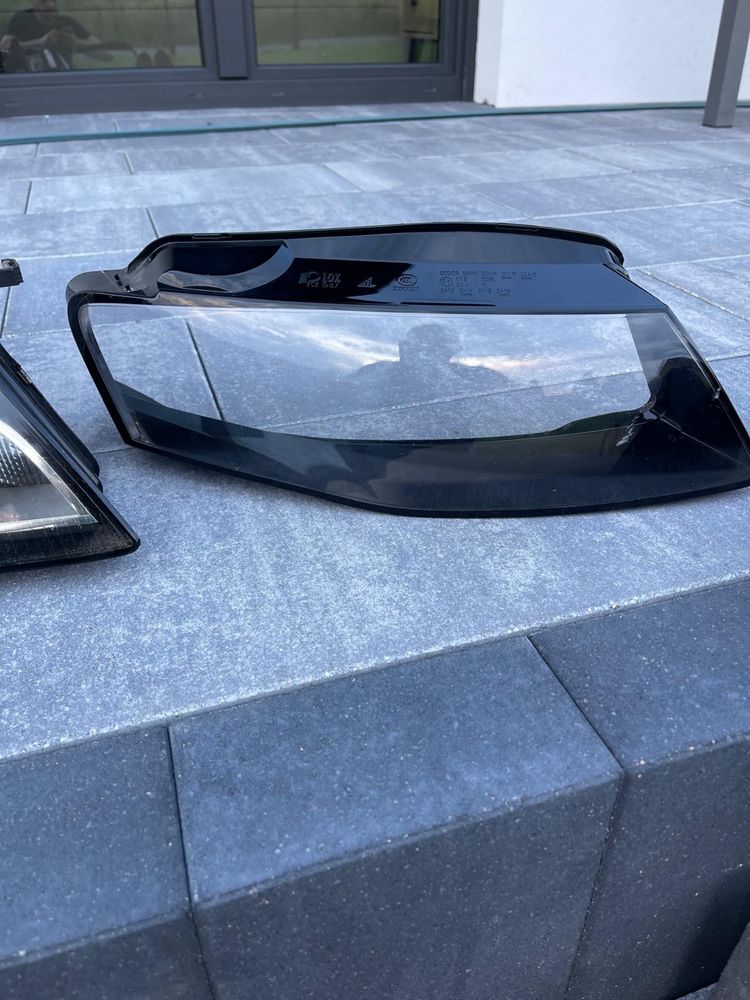 Lampa prawa audi A4B8 uszkodzona