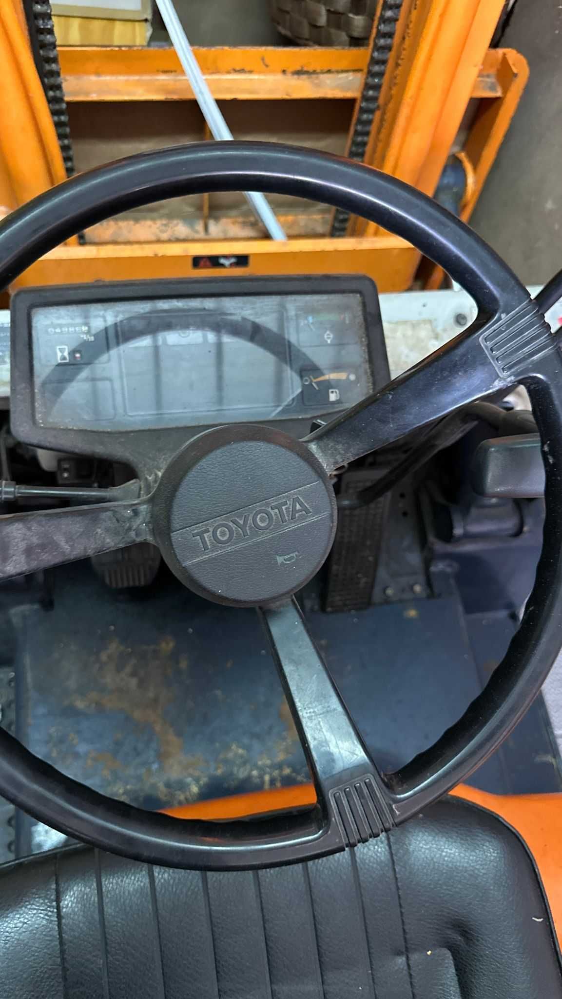Empilhador Toyota otimo estado
