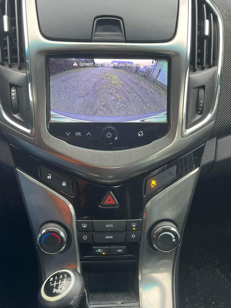 Chevrolet Cruze- tylna kamera, klimatyzacja, ekran dotykowy