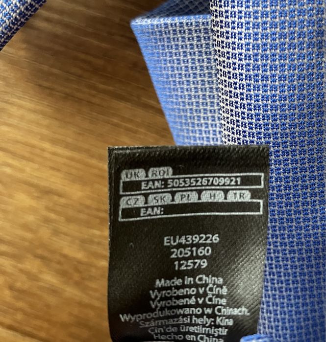 Cztery różne krawaty