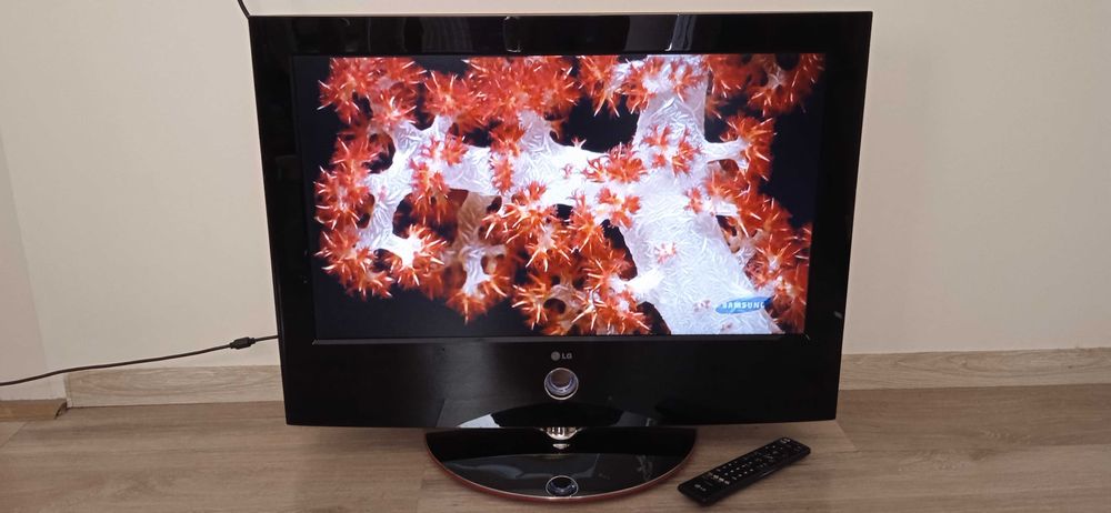 Telewizor 32 cale LG 32LG6000 SCARLET Design