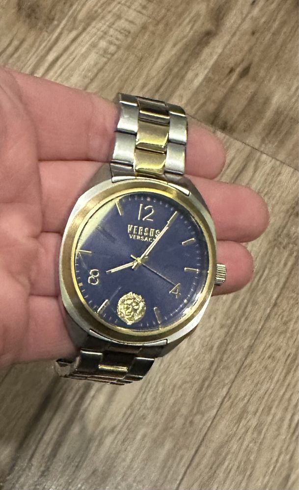 Zegarek versace versus