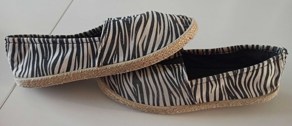 espadryle wsuwane trampki wzór zebra rozmiar 37 wew. 24 cm