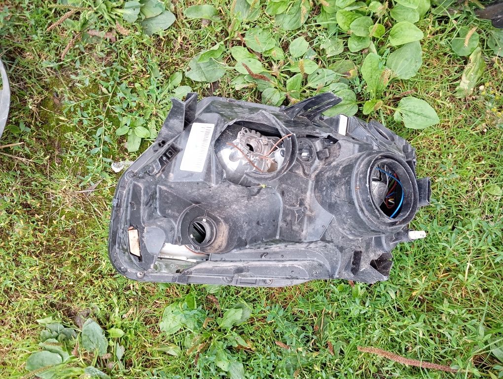Lampa reflektor prawy przód Dacia Duster I 1 Oryginał Europa