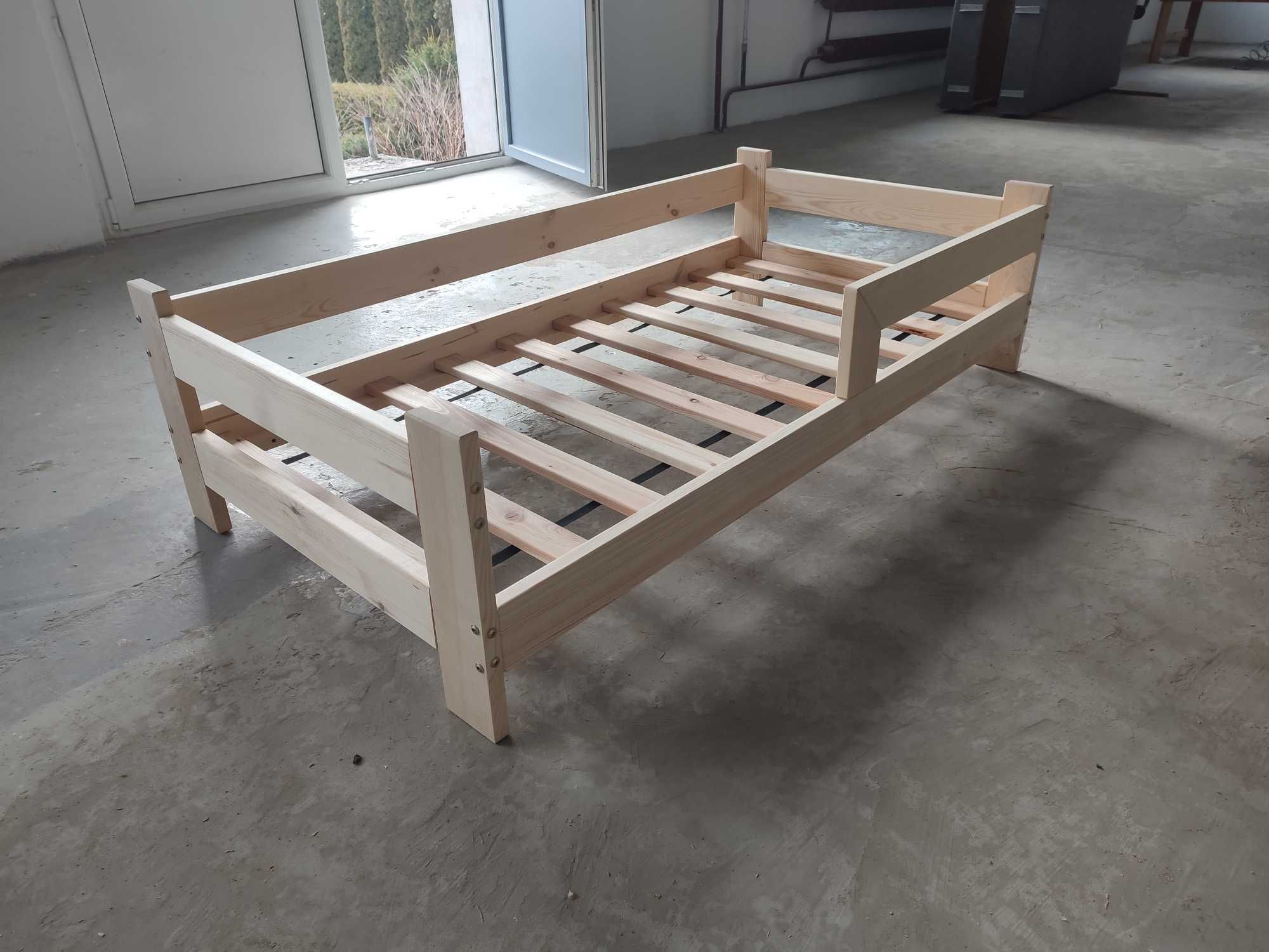 Łóżko dziecięce z barierką-drewniane