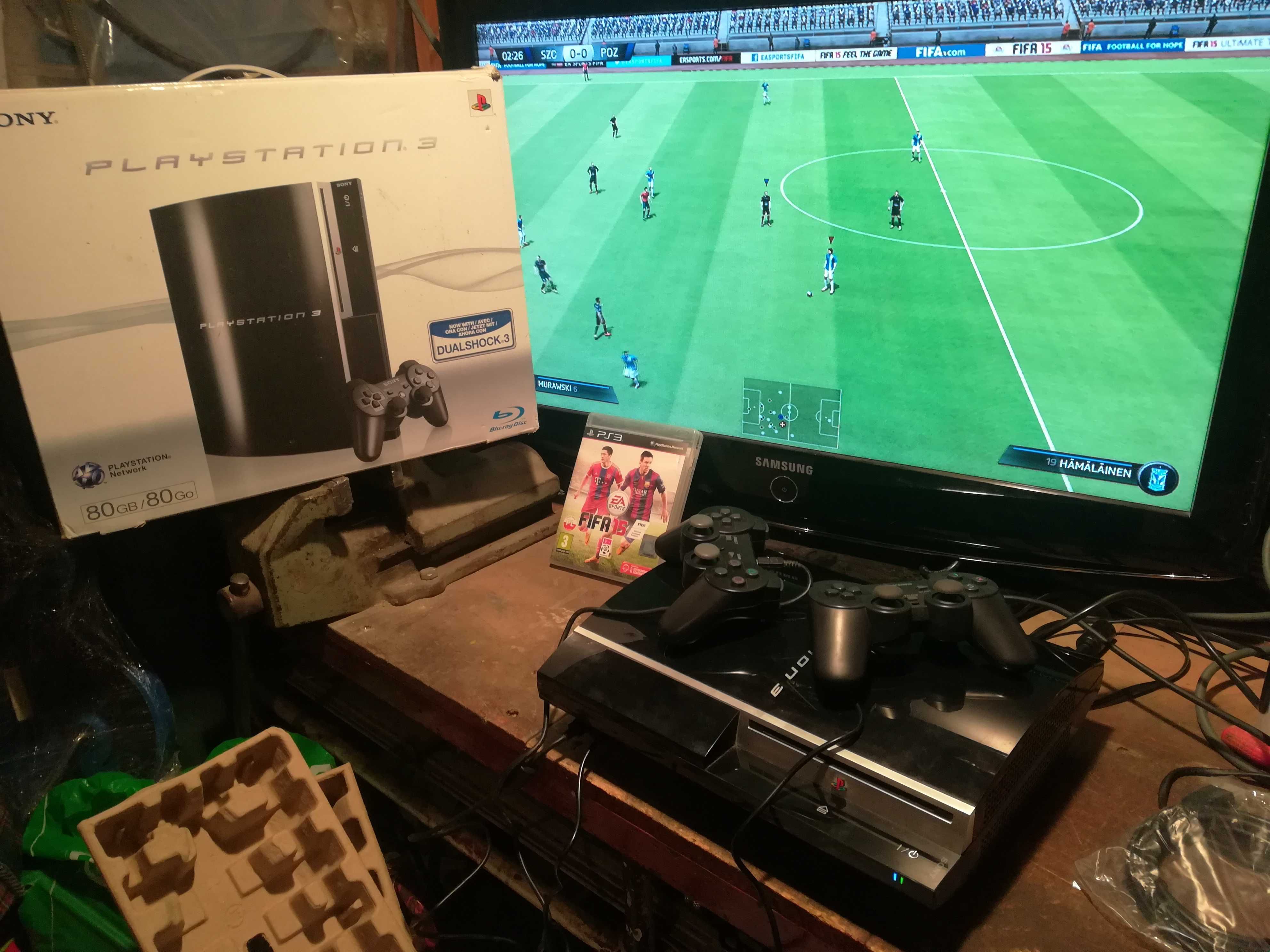 Konsola Ps3 Fat z 2 padami i grą fifa 15