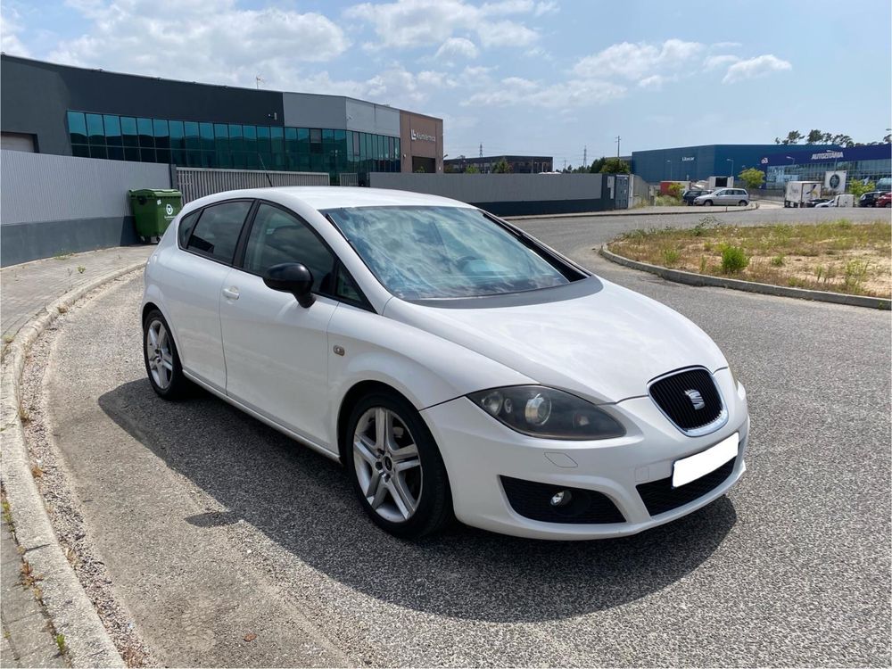 Seat Leon 1.6tdi 105cv c/ engate reboque