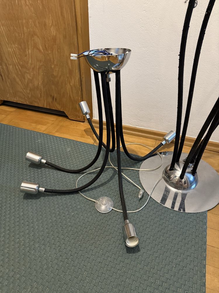 Żyrandol i lampa podłogowa