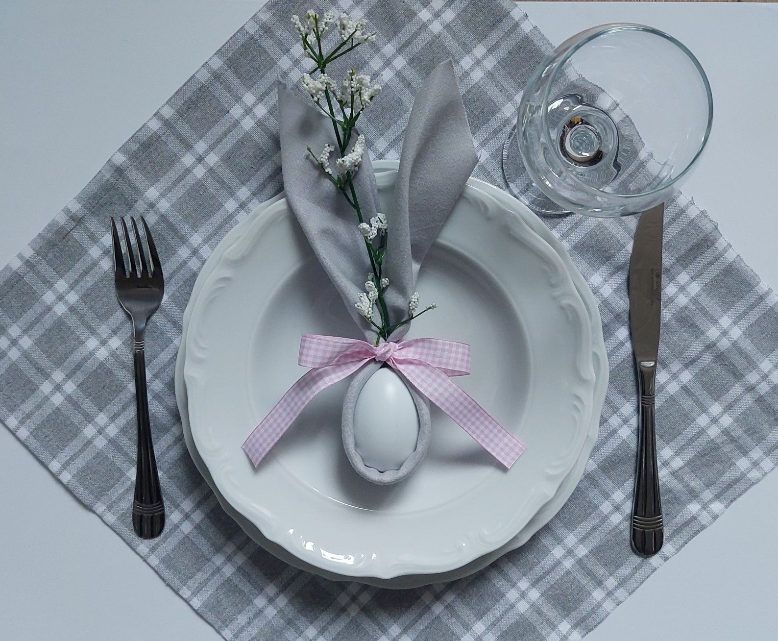 Wielkanocna dekoracja na stół
