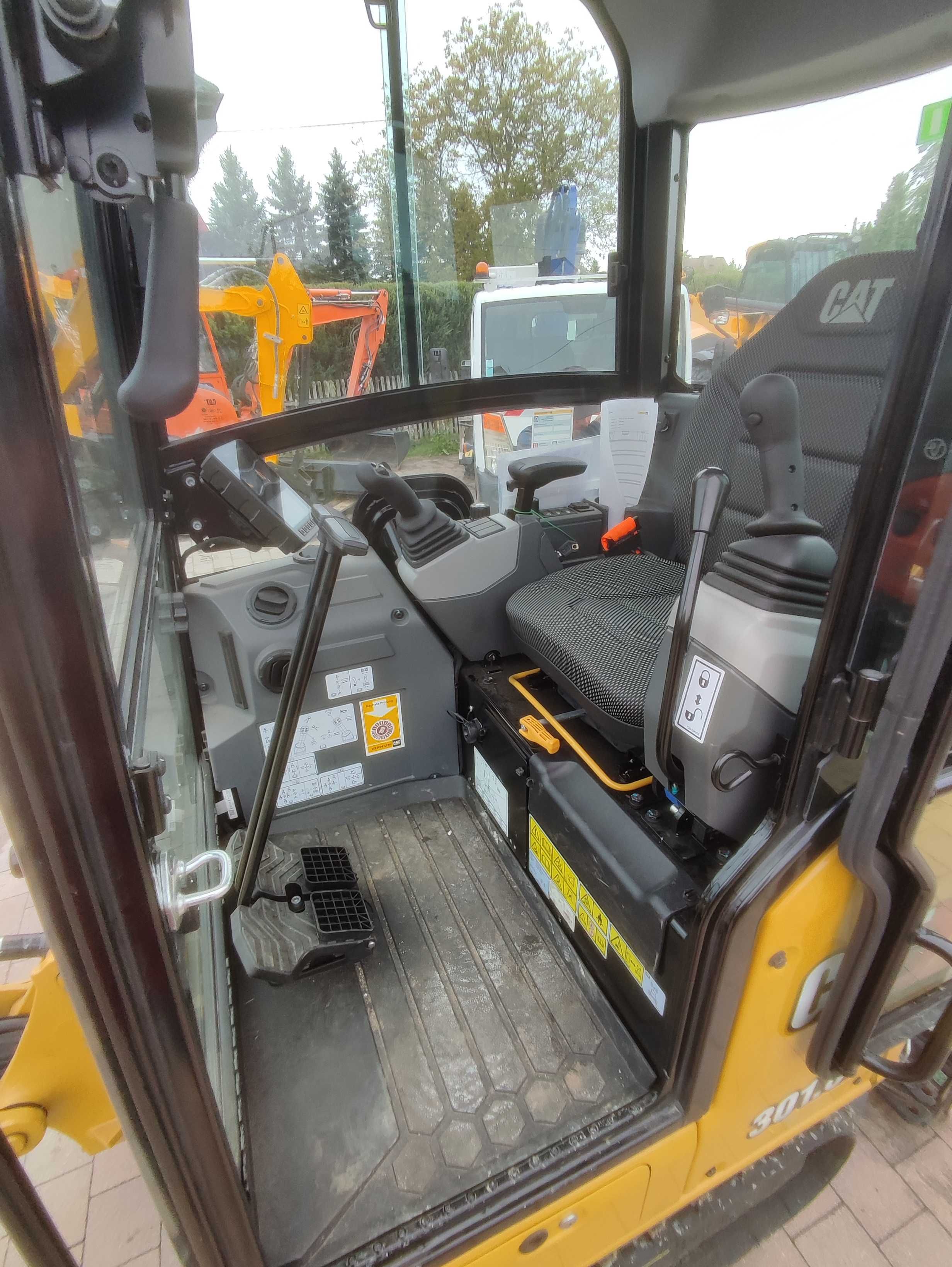 Nowa minikoparka CAT 301.8  2022r