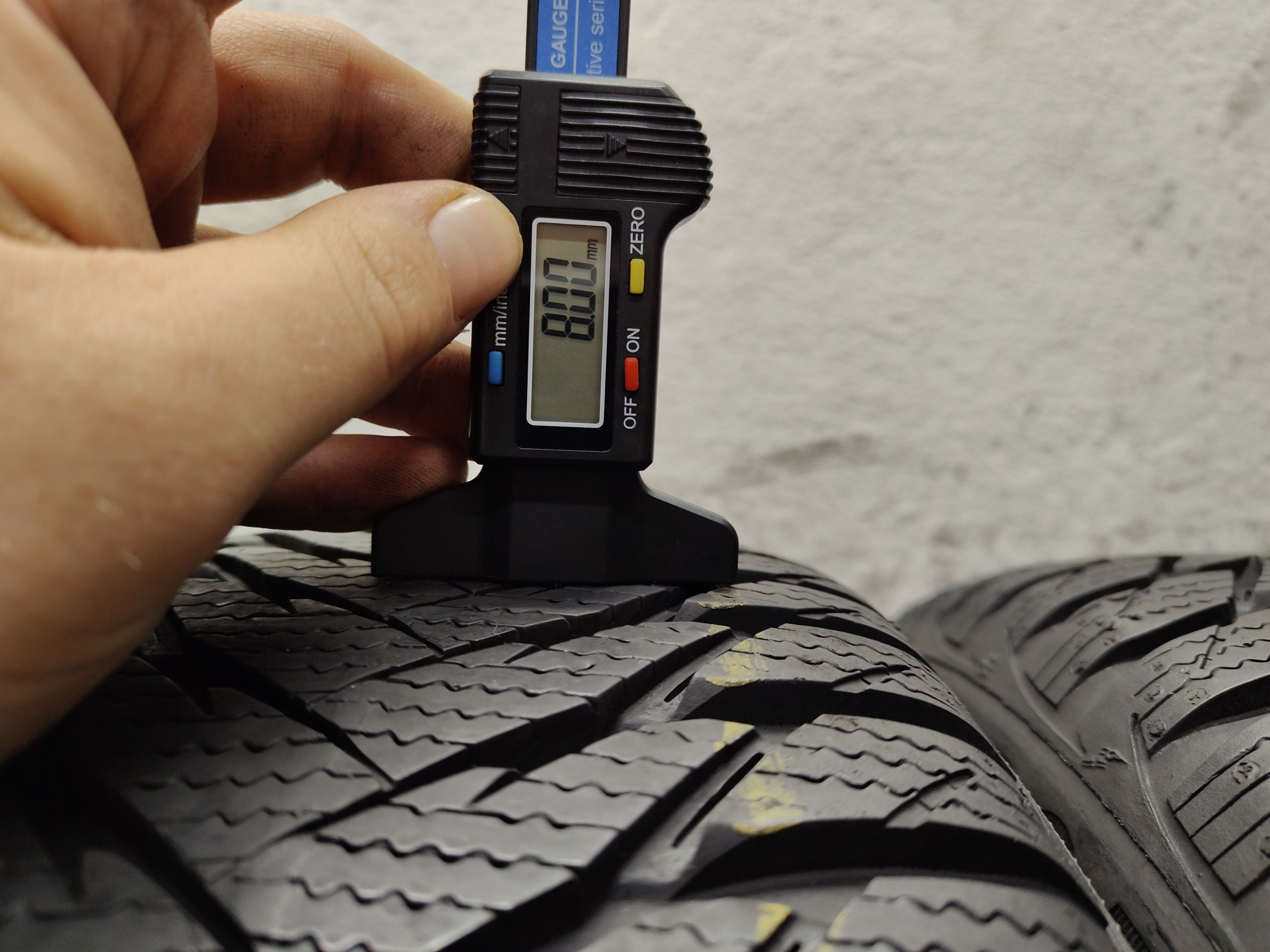 4X 195/55R16 87H Goodyear Ultragrip 8 *Bmw 8mm Opony Zimowe
